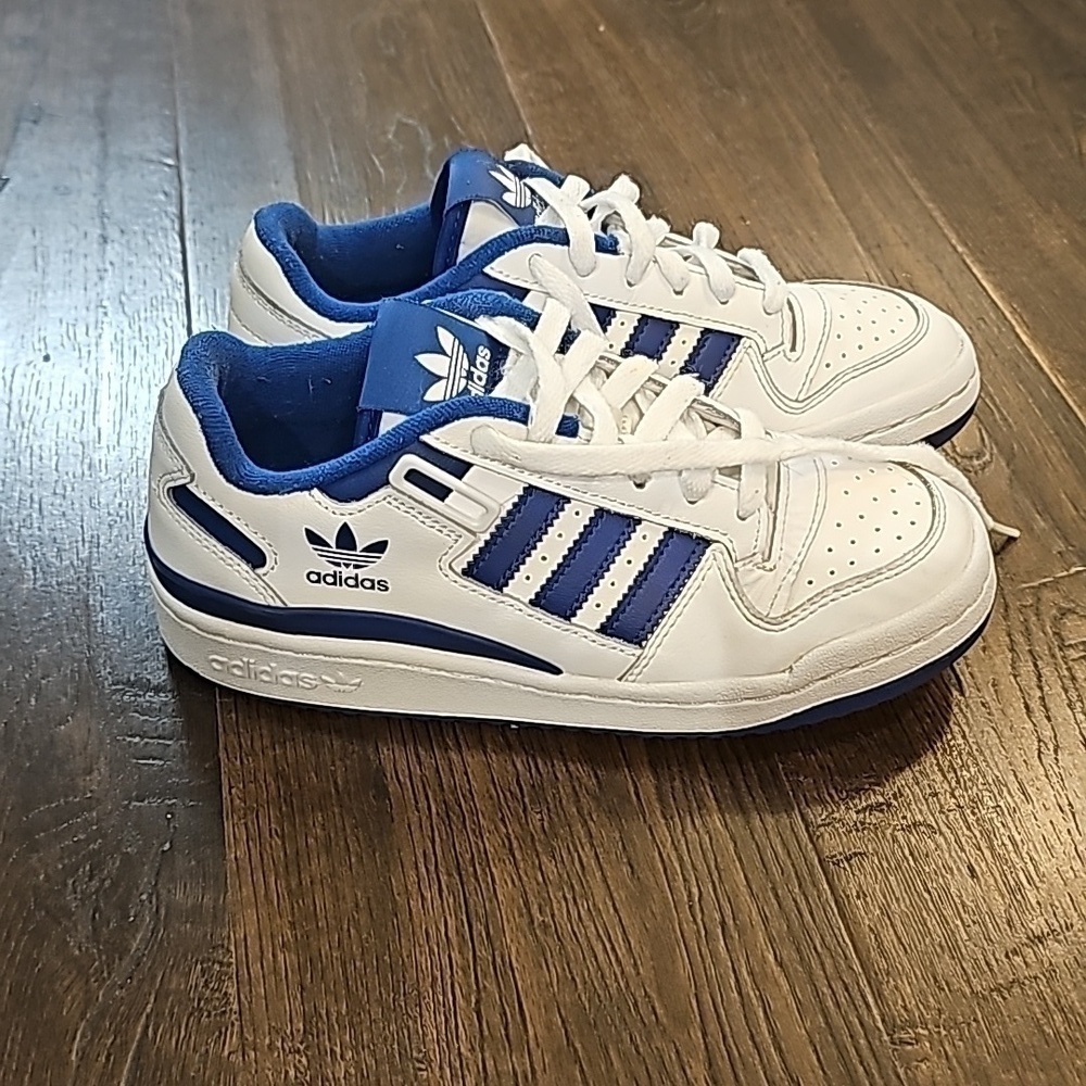 ADIDAS Forum Low size 4 Blue and White gently worn straps included - Picture 2 of 6